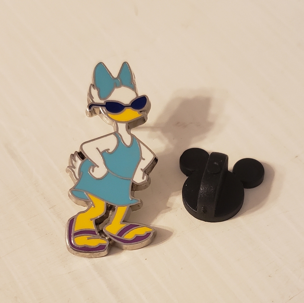 Disney Daisy Duck Summer Pin